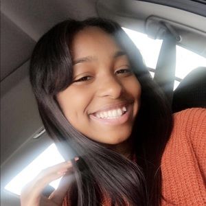 Meet your Posher, Mia